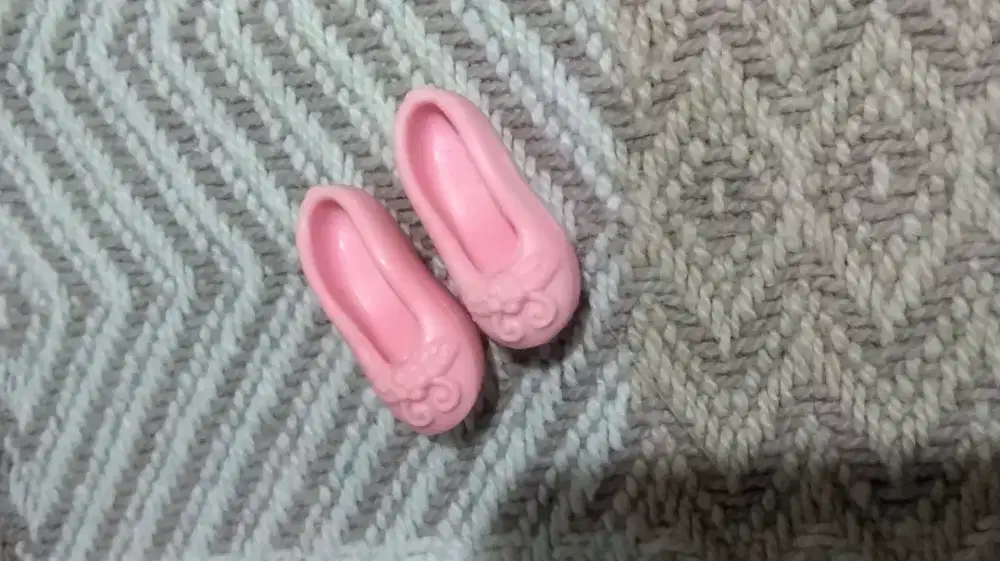 Sepatu barbie bahan karet
