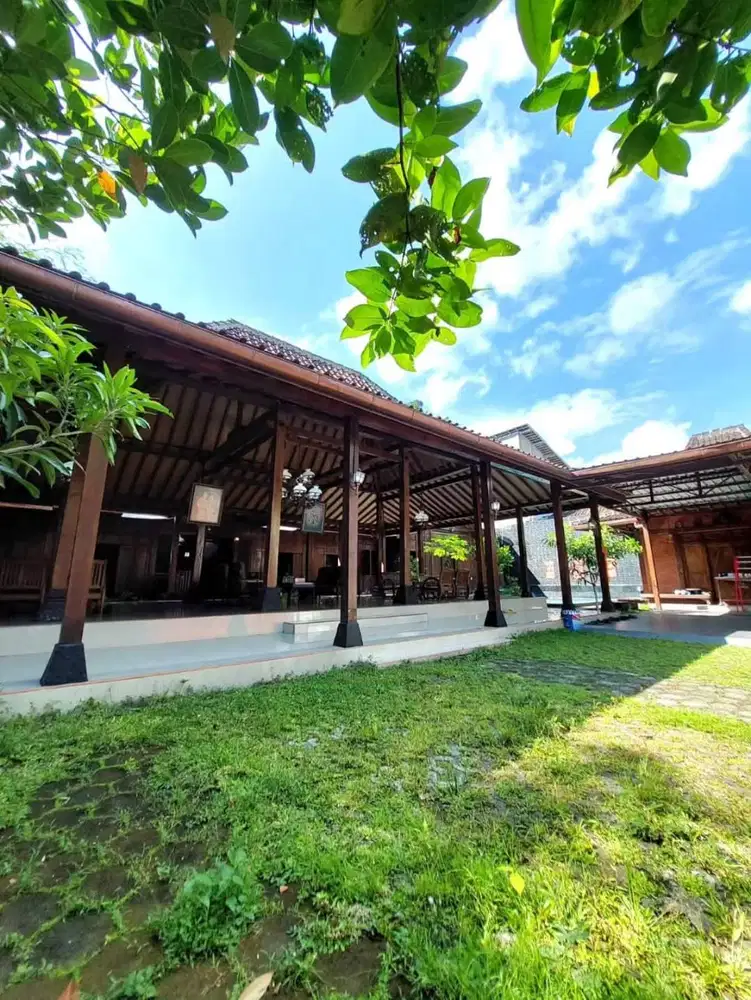 Dijual Villa Joglo Etnik dengan Kolam Renang dekat Jalan Kaliurang