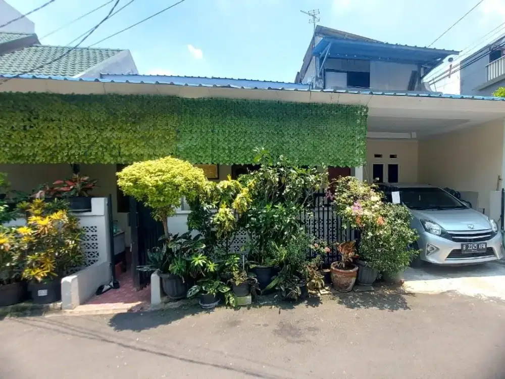 Rumah Murah dan Warung Usaha Posisi Hook Bebas Banjir di Pondok Kelapa Jakarta Timur