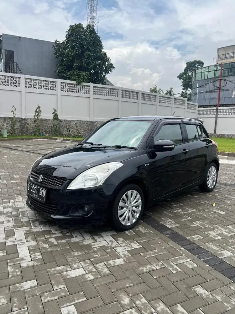 LOW KM MULUS TERAWAT LIKE NEW ! Suzuki Swift 1.4 GX AT 2016 Hitam