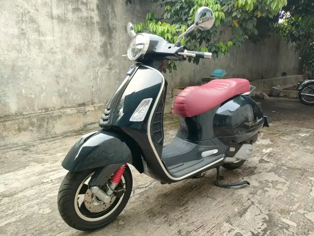 Bs Kredit/TT Vespa GTS 150 glossy Forza black 2023 Sprint KM only 1rb