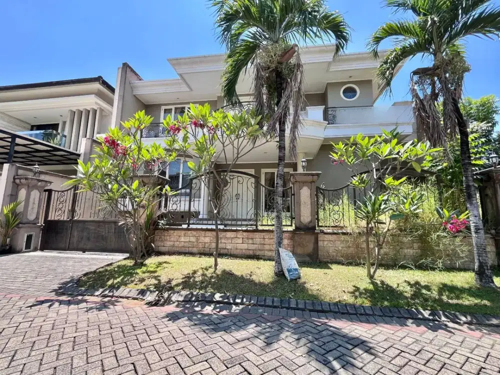 GRAHA FAMILI Dekat Roca Classic Mediterran Bangunan Kokoh