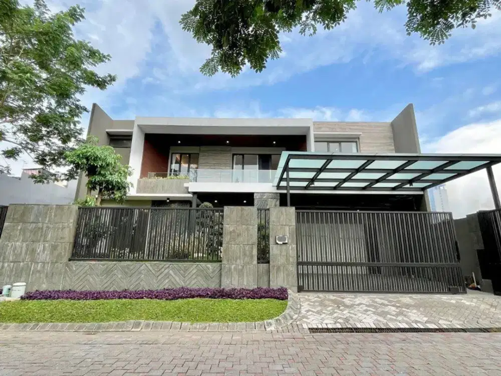 DIJUAL RUMAH MEWAH APIK SIAP HUNI BARU GRESSS Ada Kolam Renang