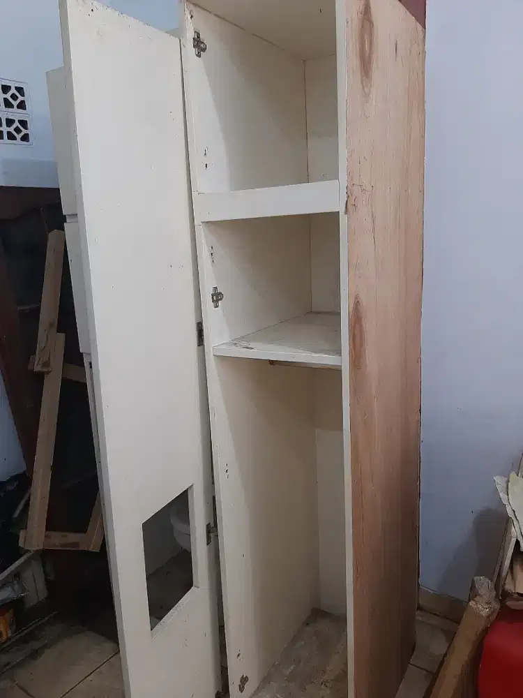 Lemari pakaian second