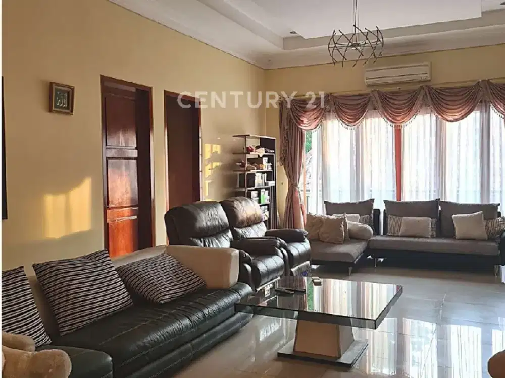 Rumah Menteng Swimming Pool Dekat RSCM Eksklusif Lokasi Strategis