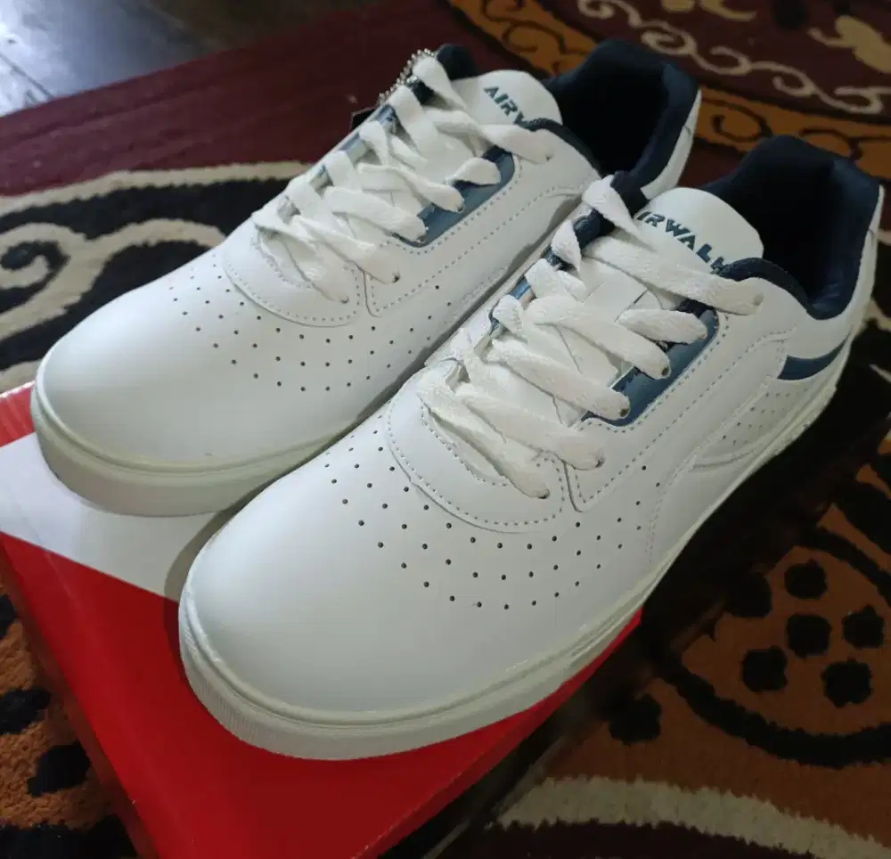 SEPATU AIR WALK MEN WHITE