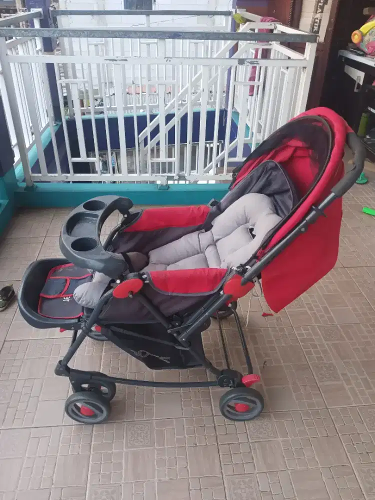 Stroller bayi layak pakai