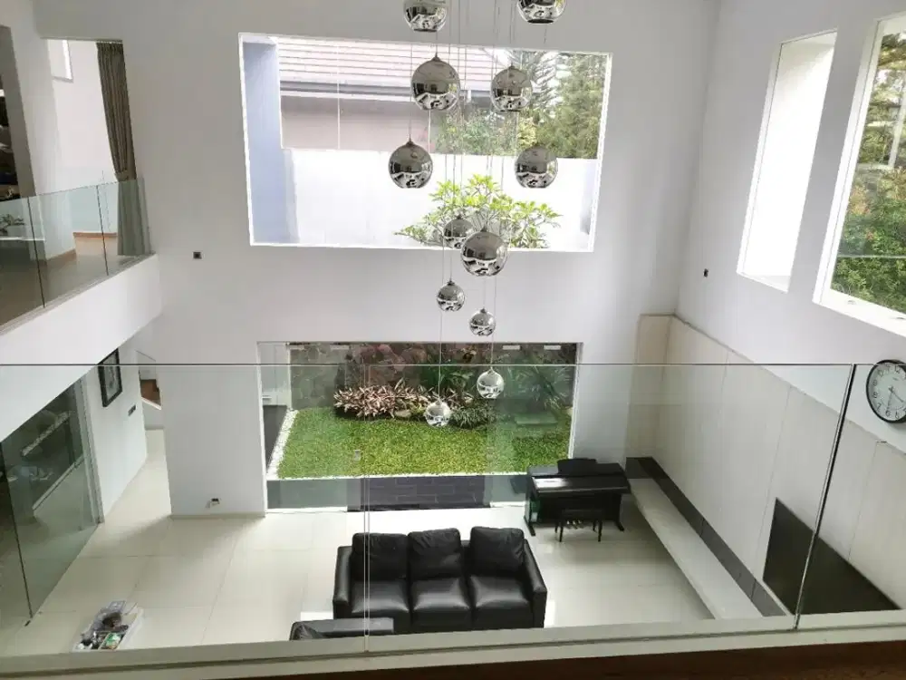 Rumah Mewah Strategis Nyaman SHM 2 lantai di Tatar Larangrapa, Kota Baru Parahyangan