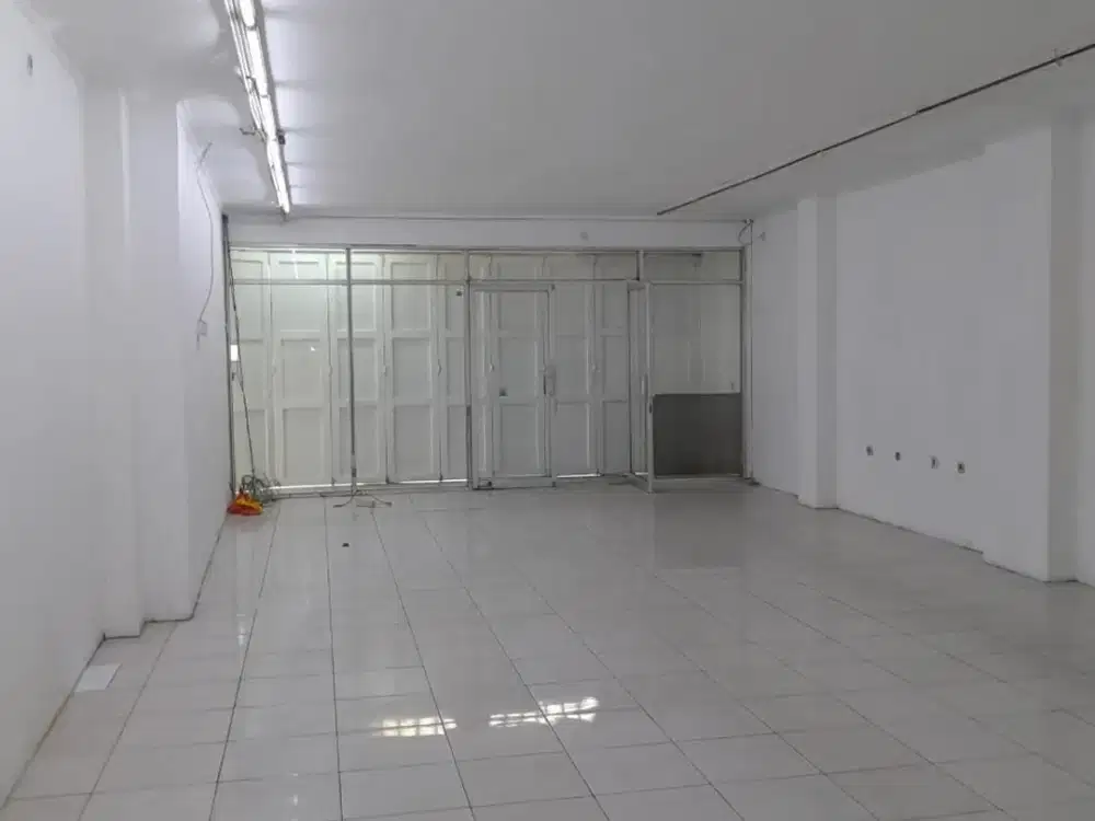 Ruko 3 lantai strategis siap pakai bagus di Otista, Tegalega, Bandung