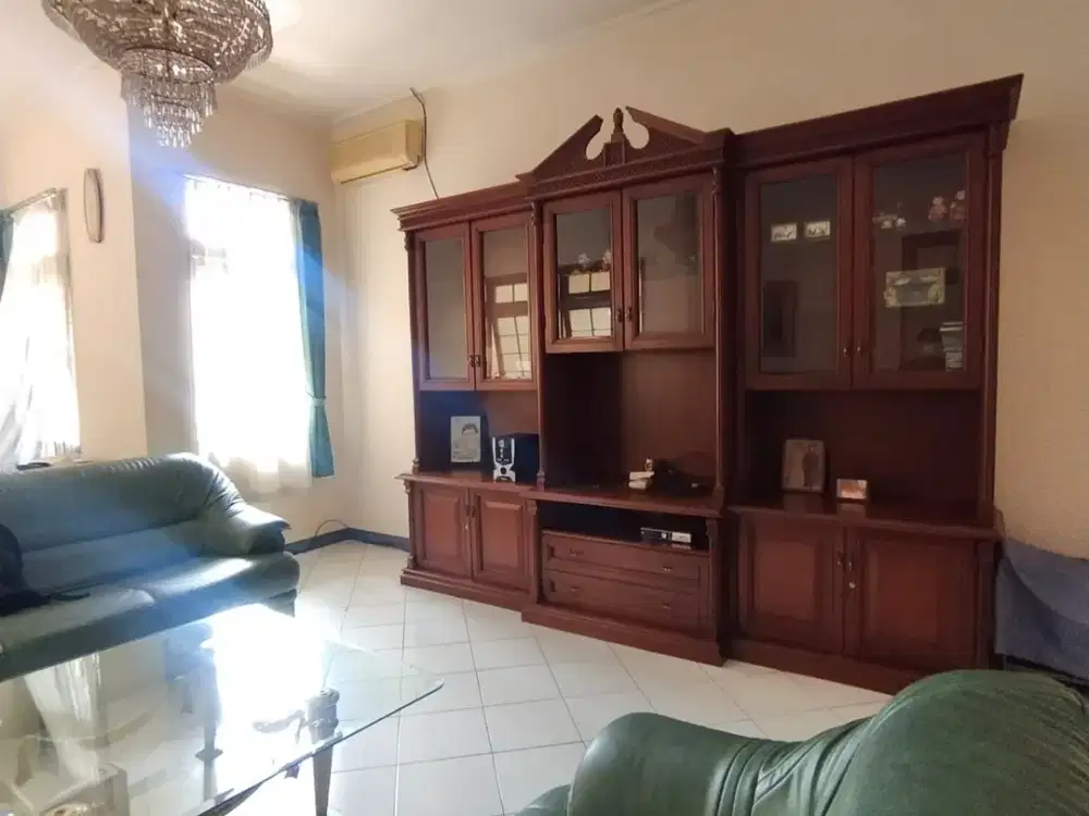 JUAL SEWA Rumah Mewah 2 lantai cantik nyaman pusat kota di Sayap Pasteur, Bandung