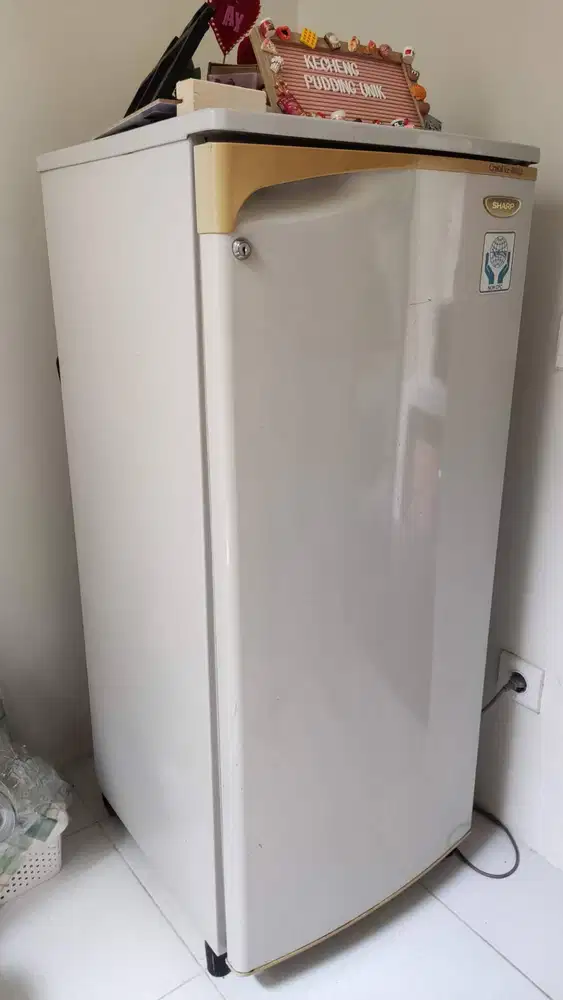 Freezer Standing Sharp