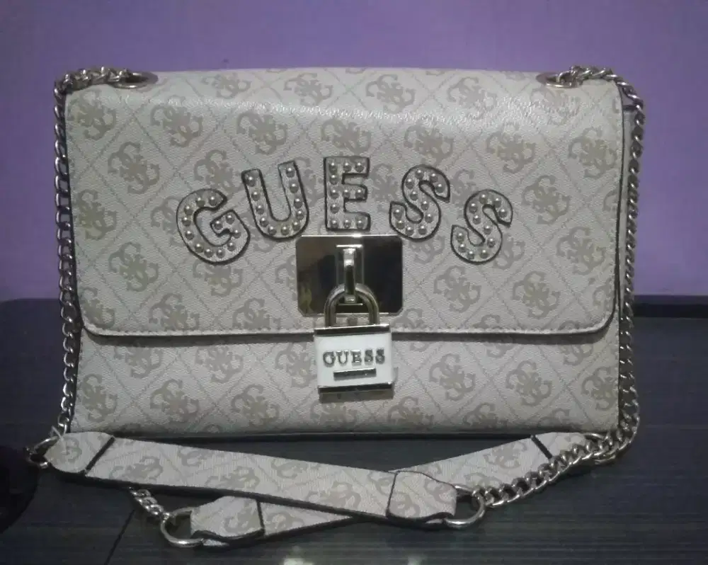Sling bag guess
