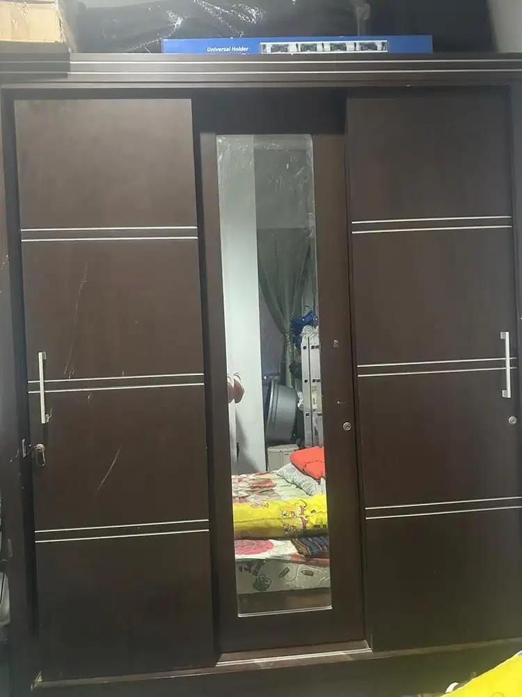 Lemari pakaian kayu jati