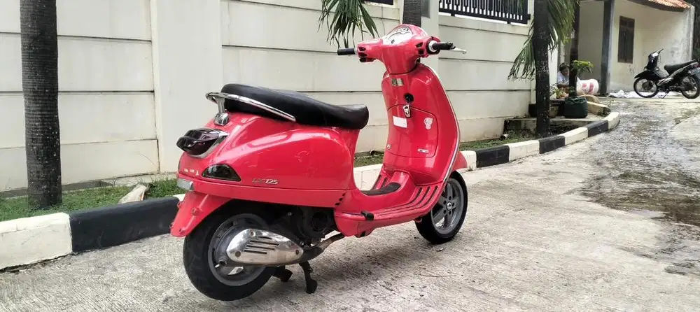 Piaggio Vespa LX125