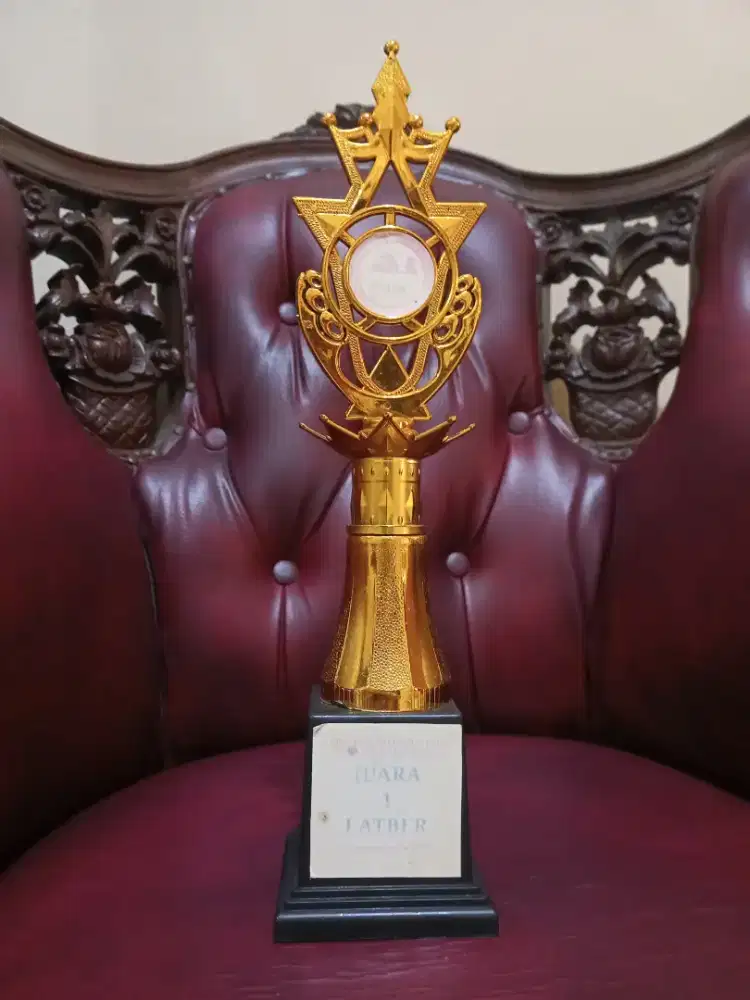 Piala Kontes Ayam Juara 1