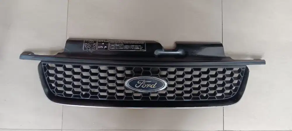 Grill Ford Escape