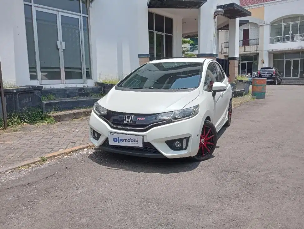 Like New - HONDA JAZZ 1.5 RS BENSIN A/T 2016 PUTIH