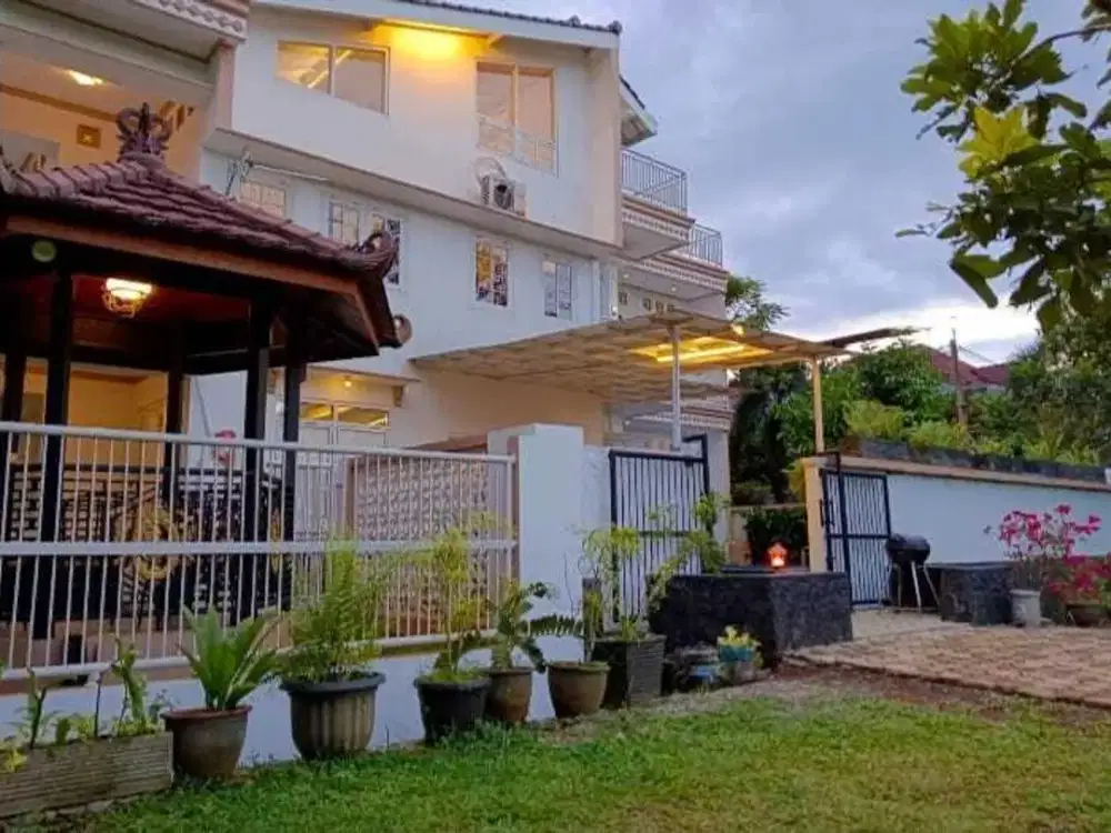 Disewakan Villa di Sentul City.