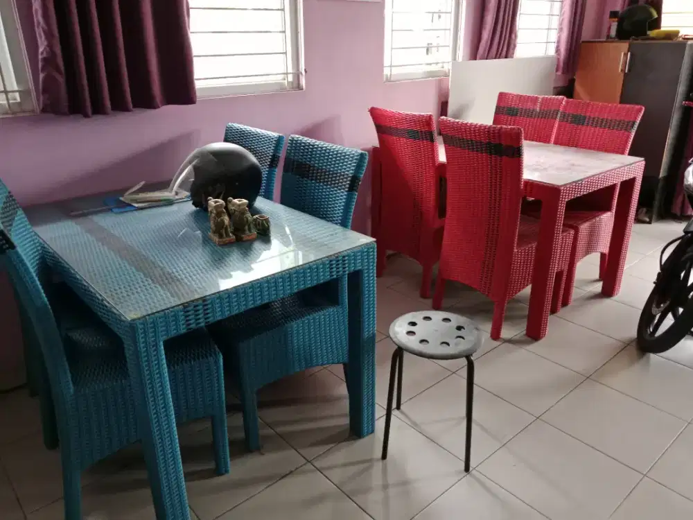 Jual satu set meja makan + 4 kursi