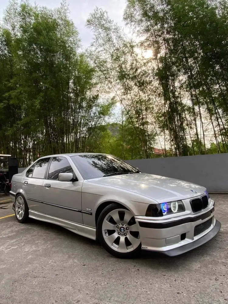 Bmw e36 sedan warna silver