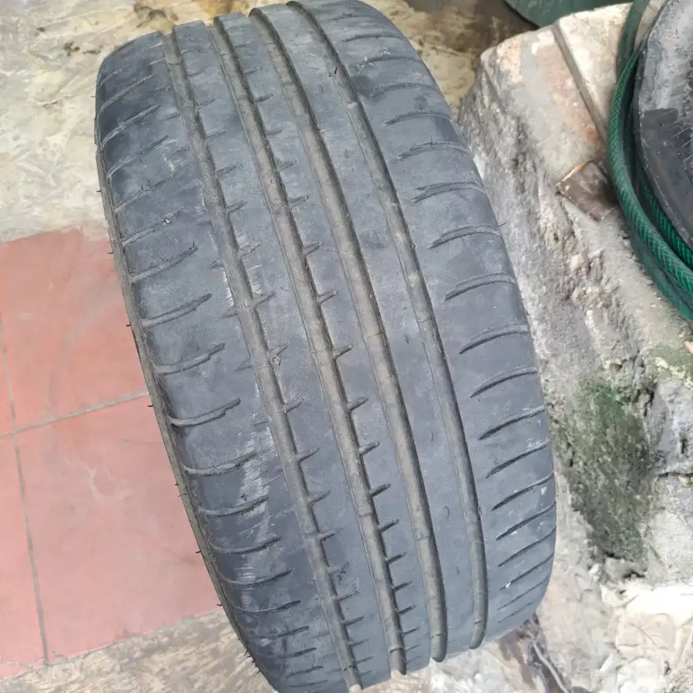 Ban 225 35 19 accelera ring 19