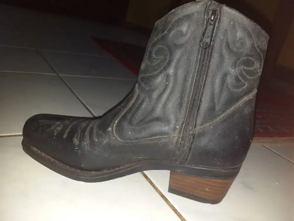 Sepatu kulit suzanna