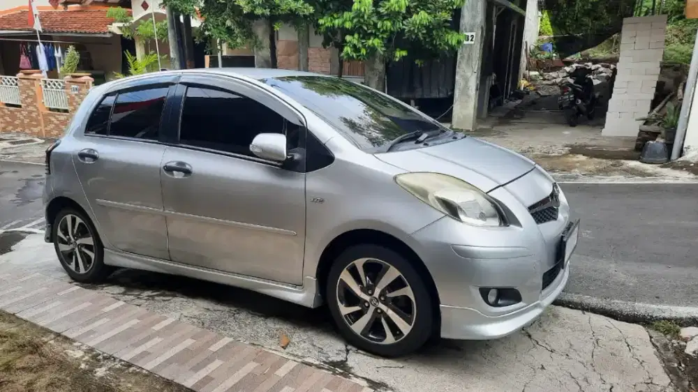 Toyota YARIS type S Manual 2011