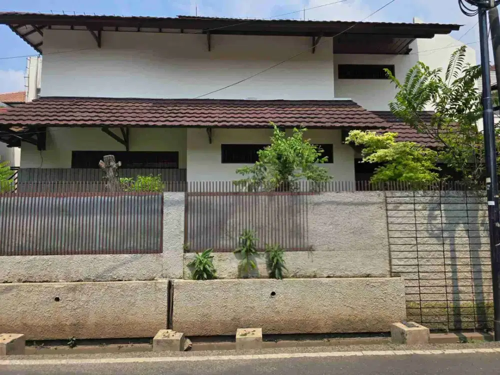 Disewakan Rumah di Kemang Jakarta Selatan super strategis