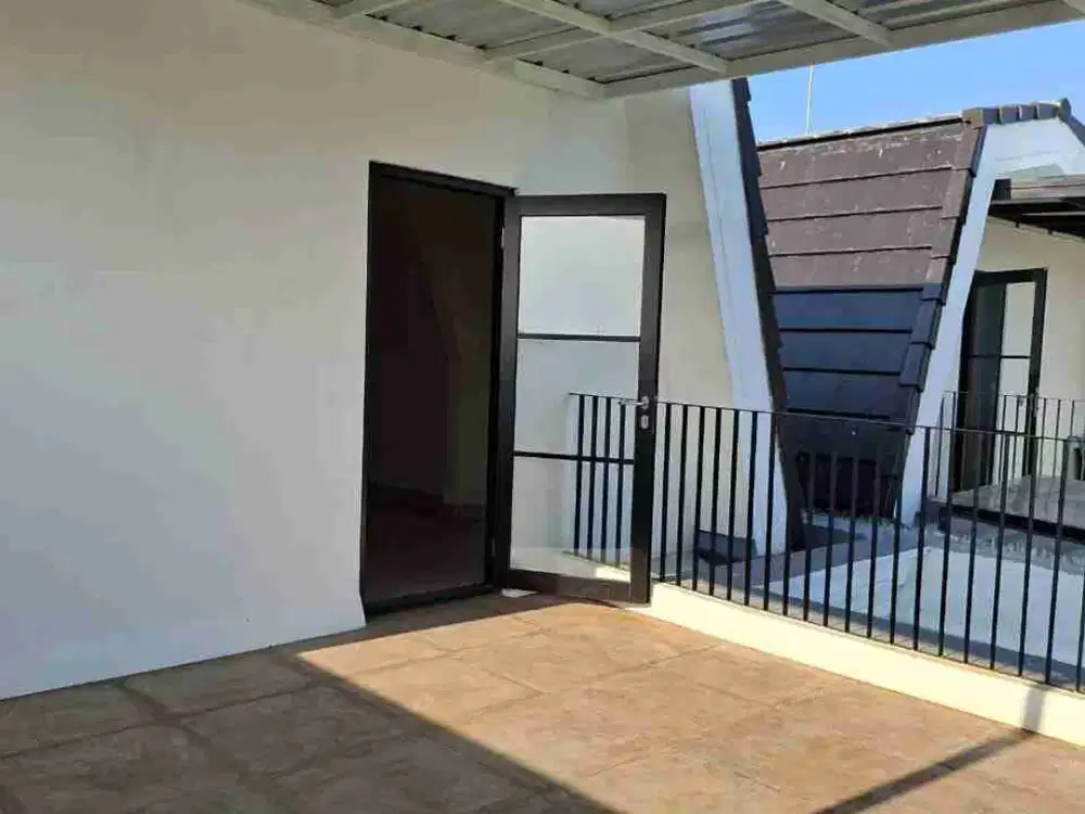 Disewakan rumah baru Attic dian istana White House dkt Wiyung