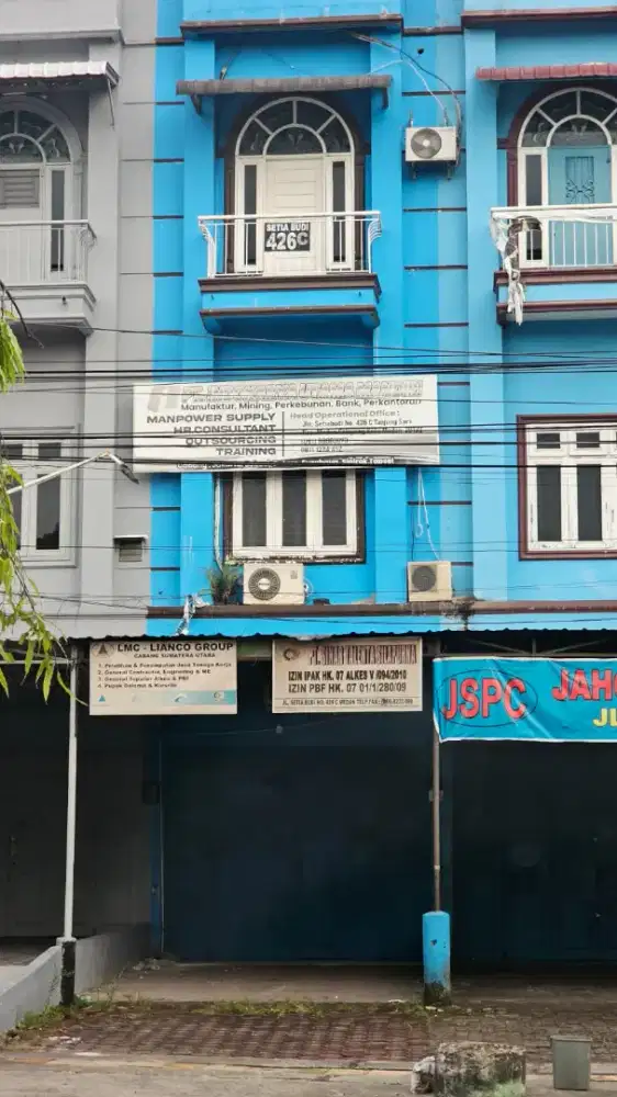 Disewakan ruko 3.5 lantai cocok untuk klinik,kantor,bimbel,toko online