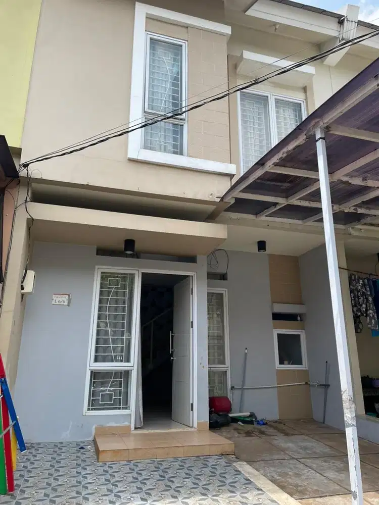 DI KONTRAKKAN RUMAH 2 LANTAI PARADISE SERPONG CITY