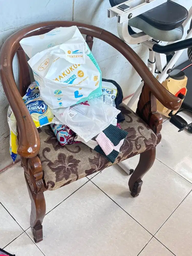 1 set tempat duduk kayu
