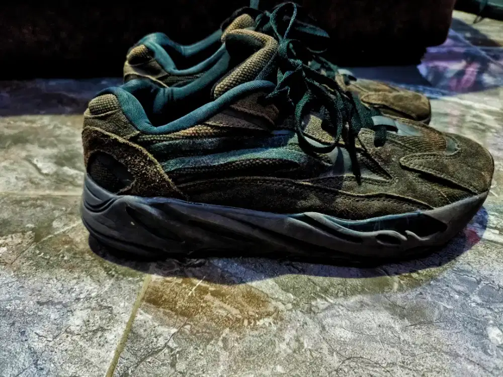 Sepatu Adidas Yezzi 700 Brown  Uk 43