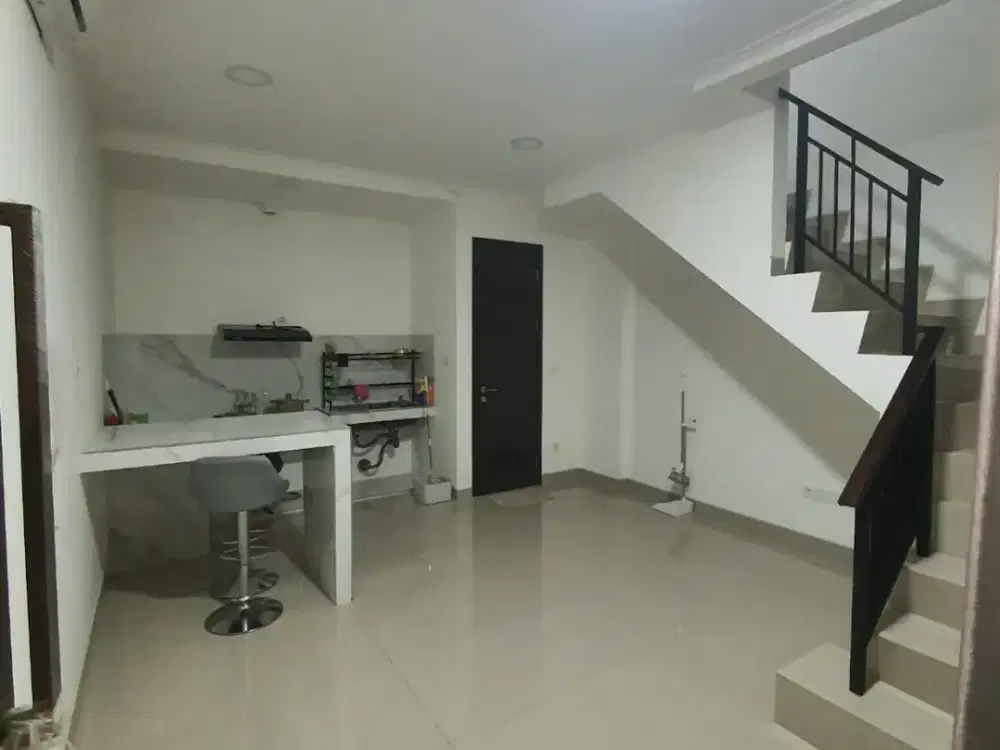 Dijual Rumah PIK2, 4,5x10, 3KT+3KM, 3 lantai, SHM