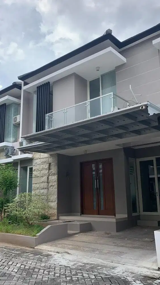 DISEWAKAN RUMAH NYAMAN DI YOGYAKARTA – SEMI FURNISHED, 5 KAMAR!