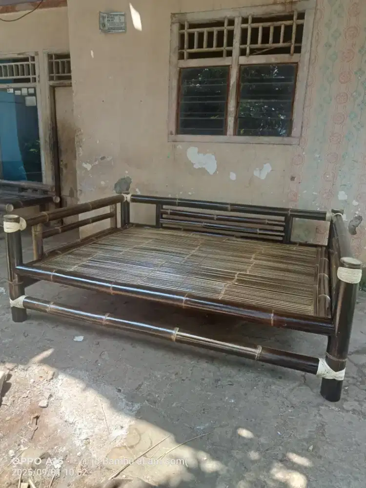 Menjual kursi bambu hitam asLi