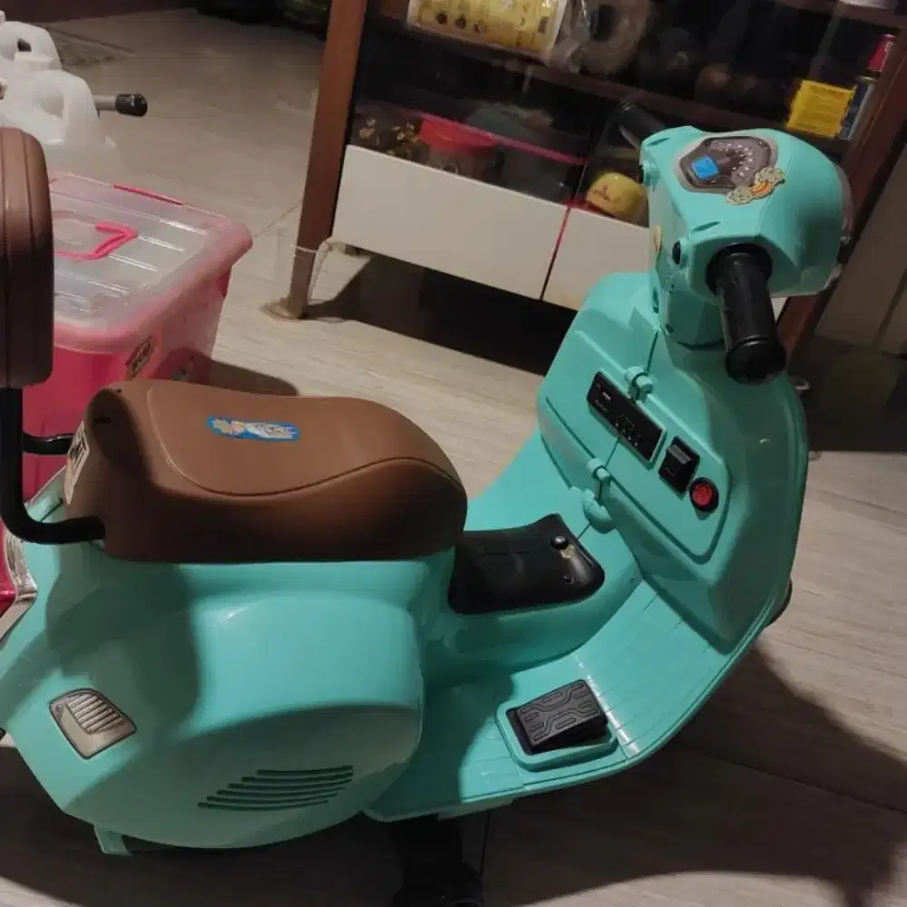 Mainan motor anak scooter vespa cilik