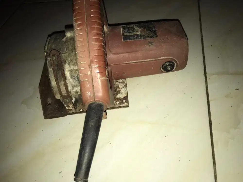 Alat potong tukang Kayu