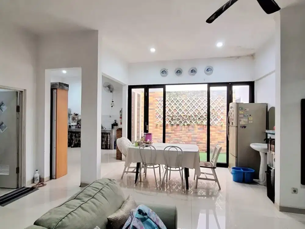 Jual Cepat Rumah Semi Furnished, 7KT di Emerald Bintaro, Tangerang Selatan