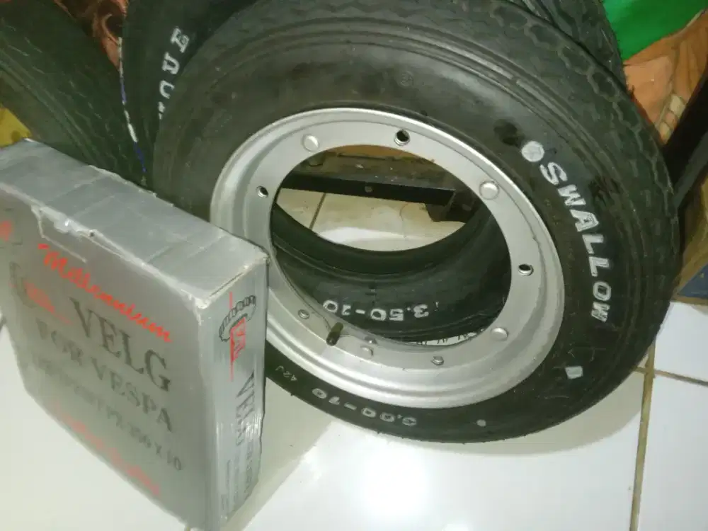 DI JUAL BAN R10/3.00/3.50 & VELG R10 VESPA PX