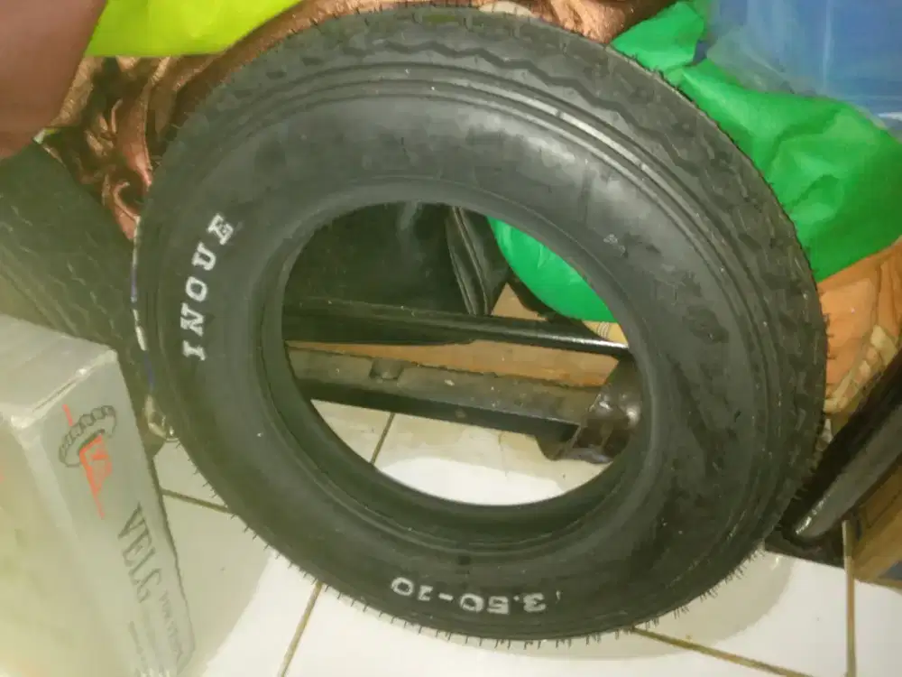DI JUAL BAN R10/3.00 & VELG R10 VESPA PX