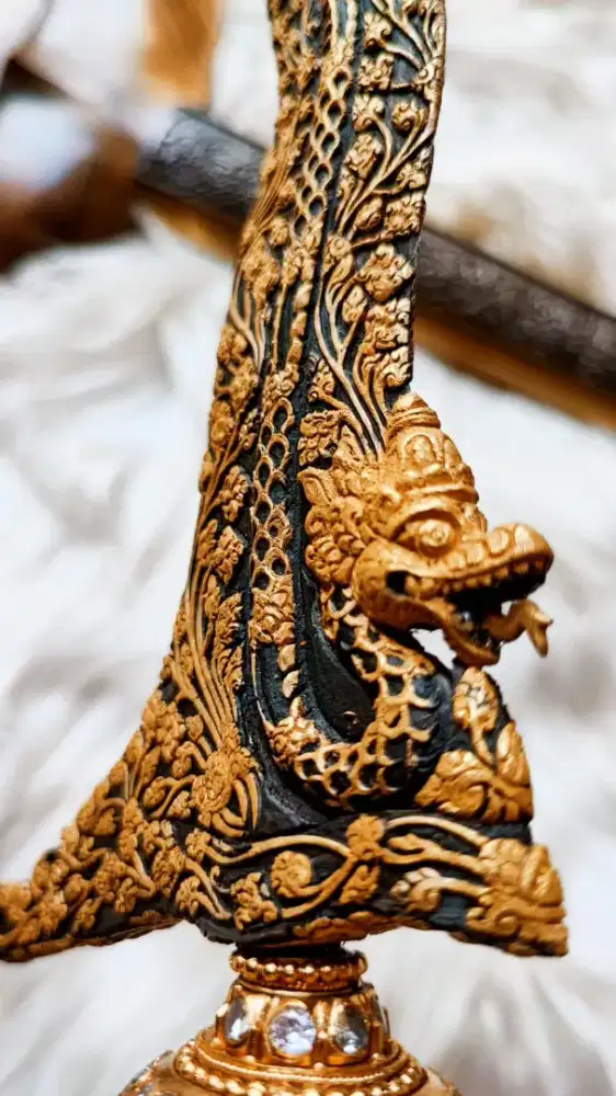 Pusaka sepuh antik langka unik rare kunoancient keris Nogo Baruna emas