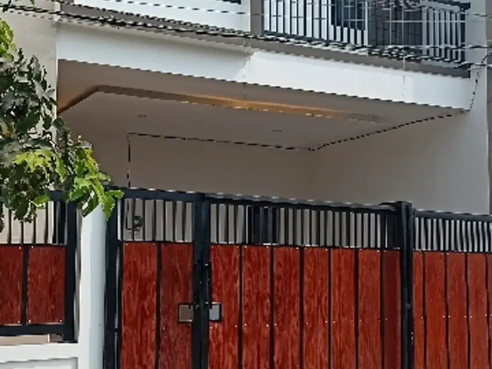 Rumah cantik 2 lantai perumahan Wiguna tengah