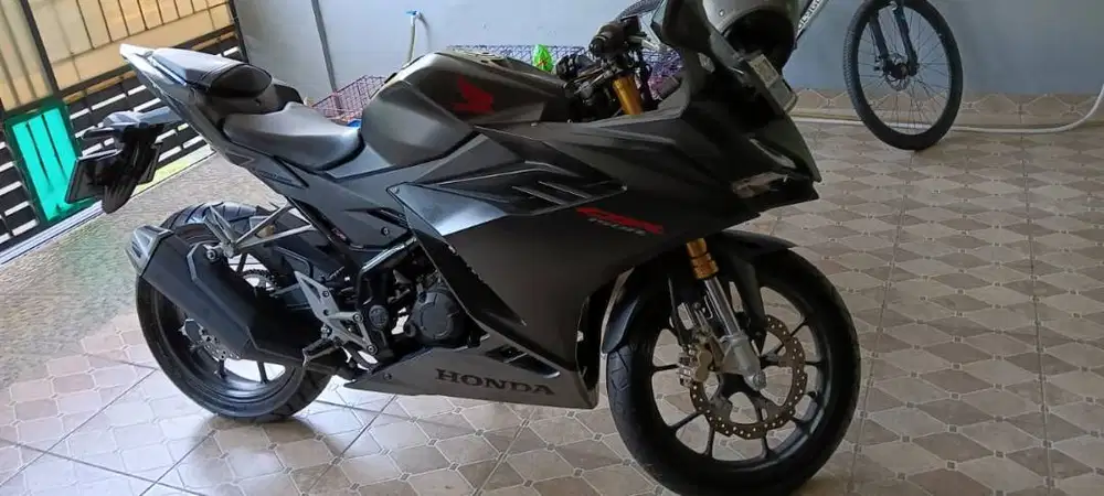 Dijual Motor Honda CBR 150 R Tahun 2022 Kondisi seperti baru