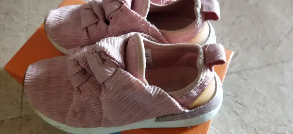 Sepatu Pink Zara