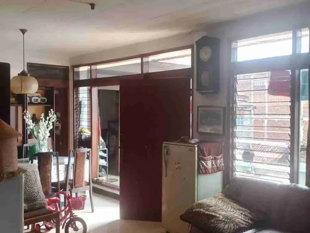 Rumah Hitungan Tanah di Mainroad Cihampelas Bandung