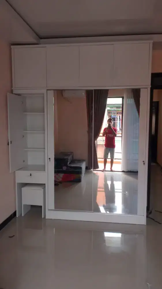 Lemari Pakaian Kabinet