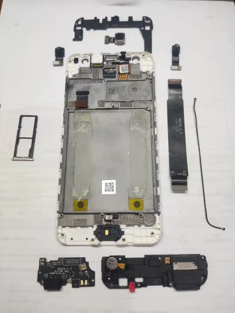 Asus Zenfone 4 Selfie ZD553KL Tanpa Mainboard. Untuk Spare Part