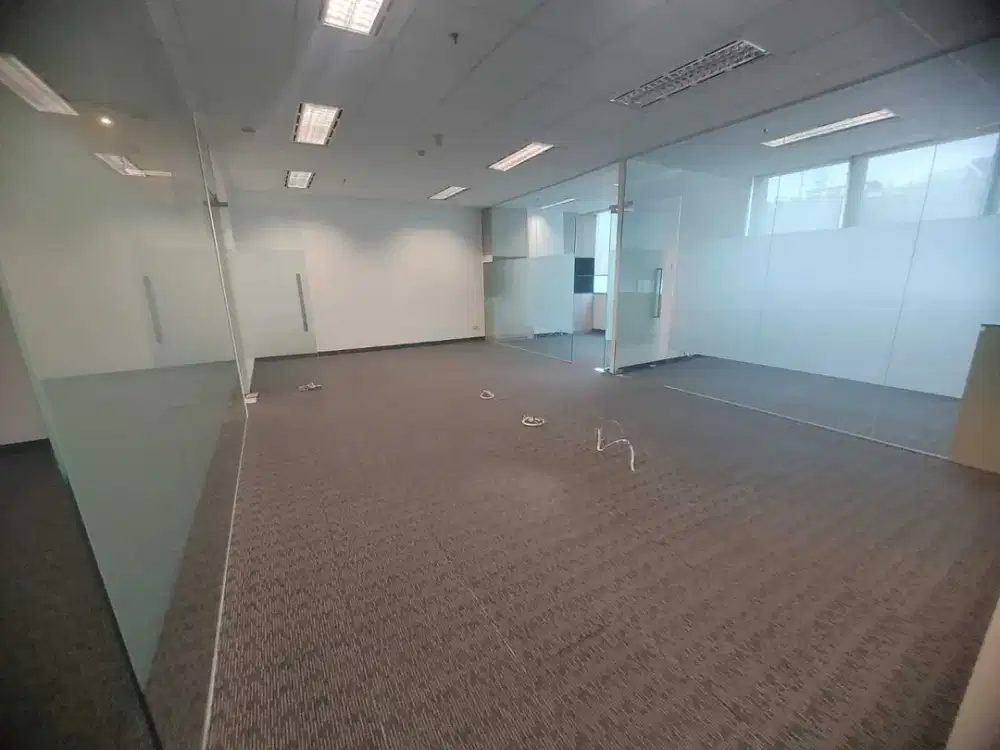 Sewa Kantor Sdh Ada Partisi Luas 156 m2 di Menara Palma Kuningan
