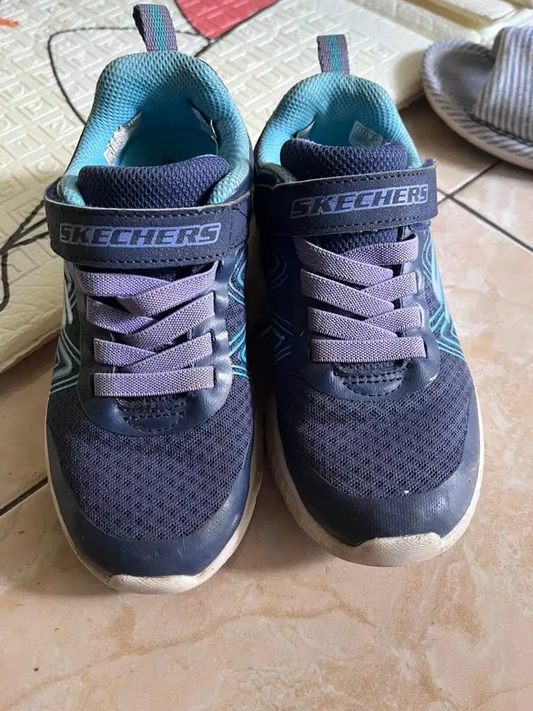 Sepatu anak skechers no 30,